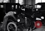 Immagine di Ford Modello T-Coupe Detroit Michigan USA, 1924, secondo 46 filmato di repertorio 65675032317