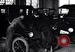 Immagine di Ford Modello T-Coupe Detroit Michigan USA, 1924, secondo 53 filmato di repertorio 65675032317
