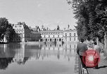 Standbild Napoleons Grab und das Schloss von Versailles Paris Frankreich, 1956, aus Sekunde 25 historischem Filmmaterial Videoclip 65675032321