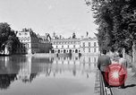 Standbild Napoleons Grab und das Schloss von Versailles Paris Frankreich, 1956, aus Sekunde 28 historischem Filmmaterial Videoclip 65675032321