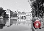 Standbild Napoleons Grab und das Schloss von Versailles Paris Frankreich, 1956, aus Sekunde 30 historischem Filmmaterial Videoclip 65675032321