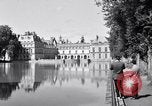 Standbild Napoleons Grab und das Schloss von Versailles Paris Frankreich, 1956, aus Sekunde 33 historischem Filmmaterial Videoclip 65675032321