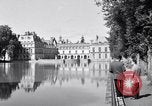Standbild Napoleons Grab und das Schloss von Versailles Paris Frankreich, 1956, aus Sekunde 36 historischem Filmmaterial Videoclip 65675032321