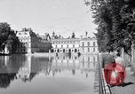 Standbild Napoleons Grab und das Schloss von Versailles Paris Frankreich, 1956, aus Sekunde 40 historischem Filmmaterial Videoclip 65675032321
