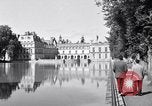 Standbild Napoleons Grab und das Schloss von Versailles Paris Frankreich, 1956, aus Sekunde 41 historischem Filmmaterial Videoclip 65675032321