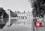 Standbild Napoleons Grab und das Schloss von Versailles Paris Frankreich, 1956, aus Sekunde 43 historischem Filmmaterial Videoclip 65675032321
