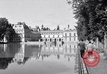 Standbild Napoleons Grab und das Schloss von Versailles Paris Frankreich, 1956, aus Sekunde 48 historischem Filmmaterial Videoclip 65675032321
