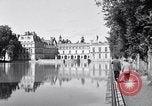 Standbild Napoleons Grab und das Schloss von Versailles Paris Frankreich, 1956, aus Sekunde 50 historischem Filmmaterial Videoclip 65675032321