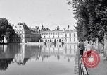 Standbild Napoleons Grab und das Schloss von Versailles Paris Frankreich, 1956, aus Sekunde 51 historischem Filmmaterial Videoclip 65675032321