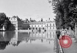 Standbild Napoleons Grab und das Schloss von Versailles Paris Frankreich, 1956, aus Sekunde 54 historischem Filmmaterial Videoclip 65675032321