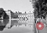 Standbild Napoleons Grab und das Schloss von Versailles Paris Frankreich, 1956, aus Sekunde 60 historischem Filmmaterial Videoclip 65675032321