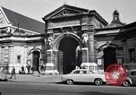 Standbild Place de la Concord Art de Métiers Paris Frankreich, 1956, aus Sekunde 54 historischem Filmmaterial Videoclip 65675032322