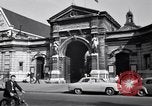 Standbild Place de la Concord Art de Métiers Paris Frankreich, 1956, aus Sekunde 60 historischem Filmmaterial Videoclip 65675032322
