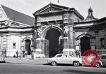 Standbild Place de la Concord Art de Métiers Paris Frankreich, 1956, aus Sekunde 62 historischem Filmmaterial Videoclip 65675032322
