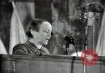 Immagine di Una donna sovietica si rivolge a un raduno elettorale La Russia, 1947, secondo 30 filmato di repertorio 65675032345