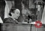 Immagine di Una donna sovietica si rivolge a un raduno elettorale La Russia, 1947, secondo 43 filmato di repertorio 65675032345