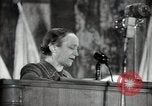 Immagine di Una donna sovietica si rivolge a un raduno elettorale La Russia, 1947, secondo 46 filmato di repertorio 65675032345