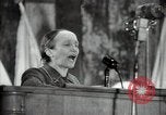 Immagine di Una donna sovietica si rivolge a un raduno elettorale La Russia, 1947, secondo 51 filmato di repertorio 65675032345