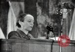Immagine di Una donna sovietica si rivolge a un raduno elettorale La Russia, 1947, secondo 55 filmato di repertorio 65675032345