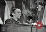 Immagine di Una donna sovietica si rivolge a un raduno elettorale La Russia, 1947, secondo 61 filmato di repertorio 65675032345