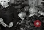 Immagine di Frutta e verdura exhibition Kolomna Russia, 1947, secondo 54 filmato di repertorio 65675032347
