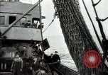 Standbild Studenten Proben Sea of Okhotsk, 1947, aus Sekunde 33 historischem Filmmaterial Videoclip 65675032348
