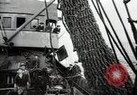 Standbild Studenten Proben Sea of Okhotsk, 1947, aus Sekunde 35 historischem Filmmaterial Videoclip 65675032348