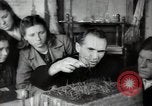 Standbild Stalin Kolchose Landwirte Frühjahrspflanzung Rostov Russland, 1947, aus Sekunde 32 historischem Filmmaterial Videoclip 65675032352