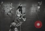 Standbild Sowjetische Basketballspieler Russland, 1947, aus Sekunde 43 historischem Filmmaterial Videoclip 65675032355