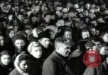 Immagine di Funzionari russi lavoratori di indirizzamento Mosca Russia Unione Sovietica, 1947, secondo 27 filmato di repertorio 65675032357