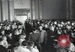 Immagine di Premier di un film russo Russia Unione Sovietica, 1948, secondo 18 filmato di repertorio 65675032364