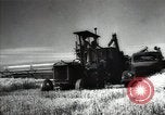 Standbild Sowjetische Bauern ernten Turkmenistan, 1949, aus Sekunde 29 historischem Filmmaterial Videoclip 65675032367