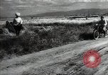 Standbild Sowjetische Bauern ernten Turkmenistan, 1949, aus Sekunde 53 historischem Filmmaterial Videoclip 65675032367