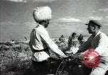 Standbild Sowjetische Bauern ernten Turkmenistan, 1949, aus Sekunde 57 historischem Filmmaterial Videoclip 65675032367