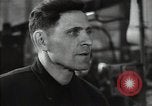 Standbild Interieur eines Motorrads Anlage Russland Sowjetunion, 1949, aus Sekunde 15 historischem Filmmaterial Videoclip 65675032369