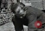 Standbild Bürger oben-Halten das Dorf Podolsk Russland, 1949, aus Sekunde 25 historischem Filmmaterial Videoclip 65675032370