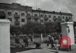 Standbild Bürger oben-Halten das Dorf Podolsk Russland, 1949, aus Sekunde 28 historischem Filmmaterial Videoclip 65675032370