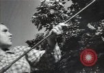 Standbild Bürger oben-Halten das Dorf Podolsk Russland, 1949, aus Sekunde 44 historischem Filmmaterial Videoclip 65675032370