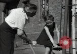 Standbild Bürger oben-Halten das Dorf Podolsk Russland, 1949, aus Sekunde 57 historischem Filmmaterial Videoclip 65675032370