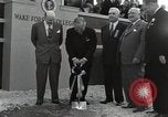 Standbild Harry S Truman an der Wake Forest College Spatenstich Winston-Salem North Carolina USA, 1951, aus Sekunde 20 historischem Filmmaterial Videoclip 65675032376