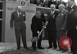 Standbild Harry S Truman an der Wake Forest College Spatenstich Winston-Salem North Carolina USA, 1951, aus Sekunde 27 historischem Filmmaterial Videoclip 65675032376