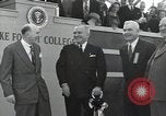 Standbild Harry S Truman an der Wake Forest College Spatenstich Winston-Salem North Carolina USA, 1951, aus Sekunde 30 historischem Filmmaterial Videoclip 65675032376