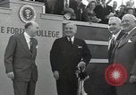 Standbild Harry S Truman an der Wake Forest College Spatenstich Winston-Salem North Carolina USA, 1951, aus Sekunde 31 historischem Filmmaterial Videoclip 65675032376