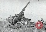 Standbild US 24 Infanterie Soldaten Feuern vom Tank United States USA, 1947, aus Sekunde 1 historischem Filmmaterial Videoclip 65675032380