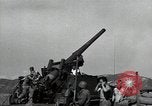 Standbild US 24 Infanterie Soldaten Feuern vom Tank United States USA, 1947, aus Sekunde 36 historischem Filmmaterial Videoclip 65675032380