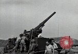 Standbild US 24 Infanterie Soldaten Feuern vom Tank United States USA, 1947, aus Sekunde 38 historischem Filmmaterial Videoclip 65675032380