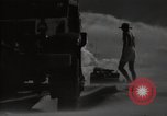 Standbild britische Truppen in der Wüste Naher Osten, 1956, aus Sekunde 4 historischem Filmmaterial Videoclip 65675032391