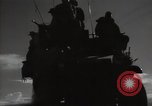 Standbild britische Truppen in der Wüste Naher Osten, 1956, aus Sekunde 8 historischem Filmmaterial Videoclip 65675032391
