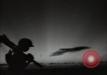 Standbild britische Truppen in der Wüste Naher Osten, 1956, aus Sekunde 19 historischem Filmmaterial Videoclip 65675032391