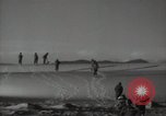 Standbild britische Truppen in der Wüste Naher Osten, 1956, aus Sekunde 24 historischem Filmmaterial Videoclip 65675032391